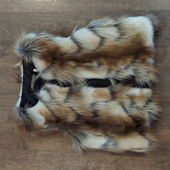 ECU: Like New Girls Faux Fur Vest - Picture 10 of 12